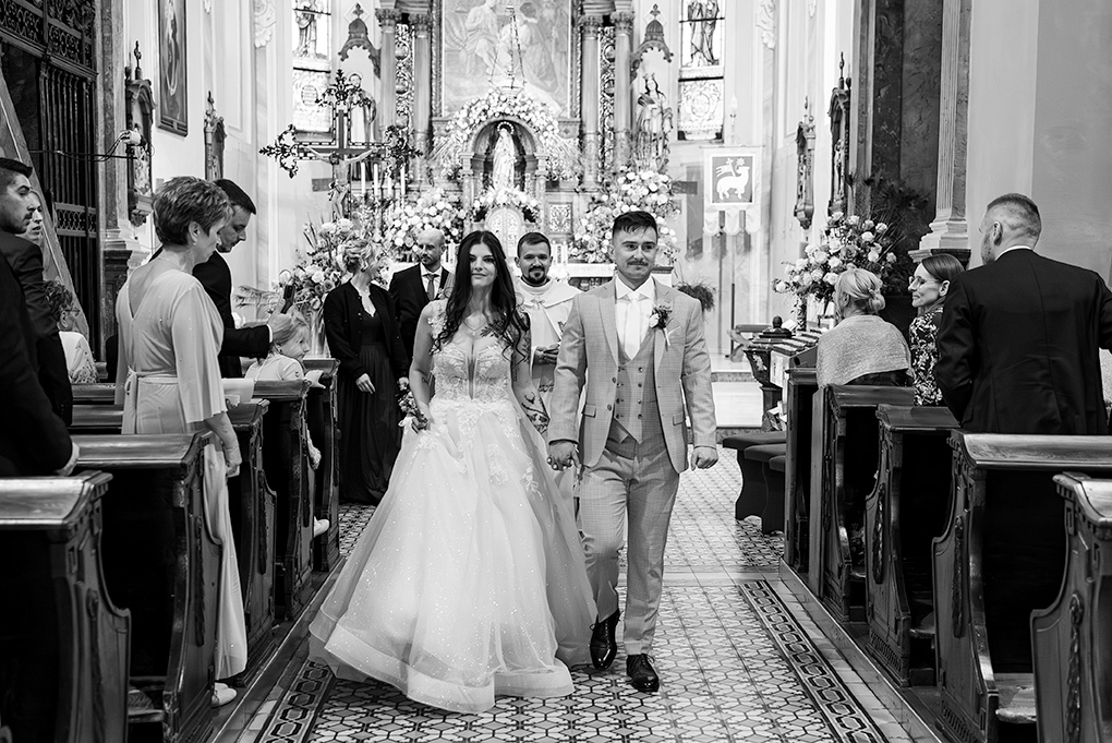 Odchod novomanželov z Kostola narodenia Panny Márie.