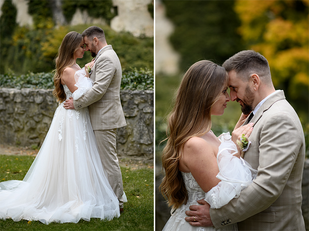 Objatie v parku Objatie nevesty a ženícha v zámockom parku.