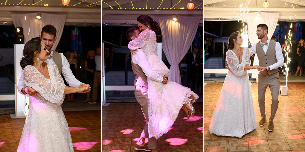 Ženích počas svadobnej zábavy radostne zdvíha nevestu do vzduchu na parkete.